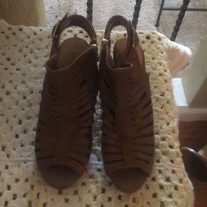 Cato scandal with heel